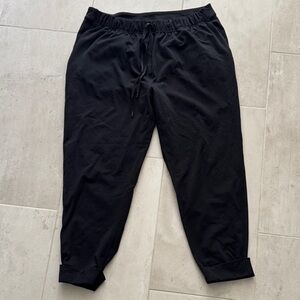 Lululemon draw string pant with cuffed bottom